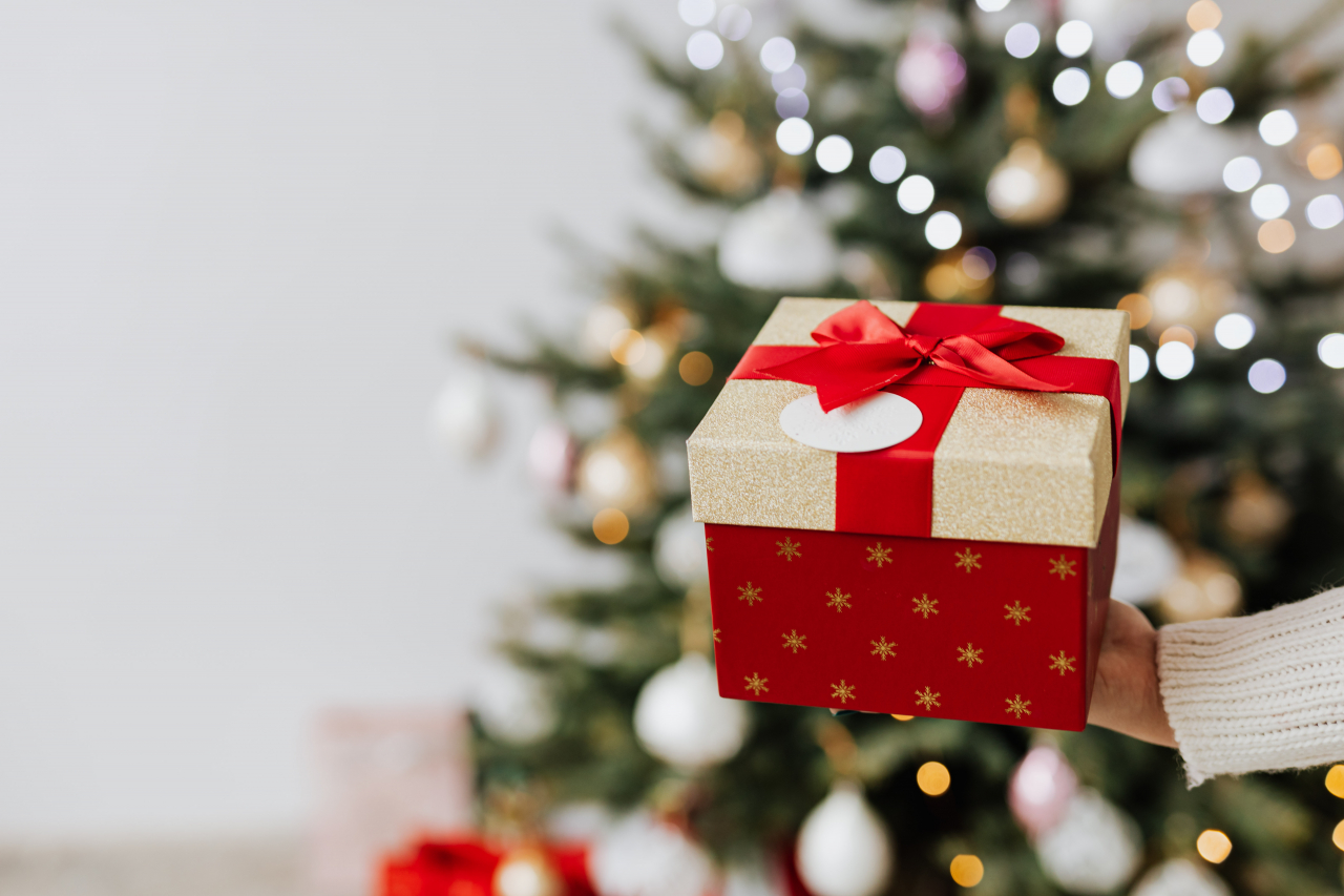 The Best Holiday Gifts for New Homeowners - Capital Mortgages